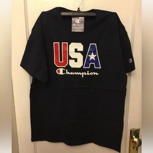 Champions T Shirt USA classic Shorts Sleeve Graphic Tee size L NWT.
